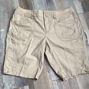 Gloria Vanderbilt Women's Beige Bermuda Shorts